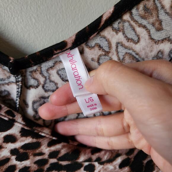Xhilaration Long Sleeve Back Vneck Leopard Print Dress - Picture 4 of 6